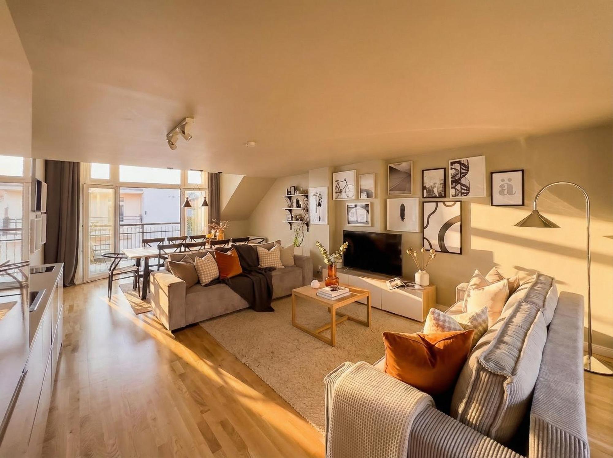 Turnkey I Karlin Square Apartments — Photos 2